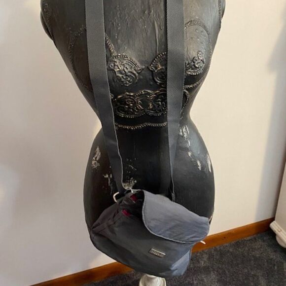 Baggallini crossbody gray bag - Picture 1 of 3